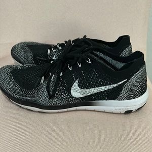 Nike free rn sneakers